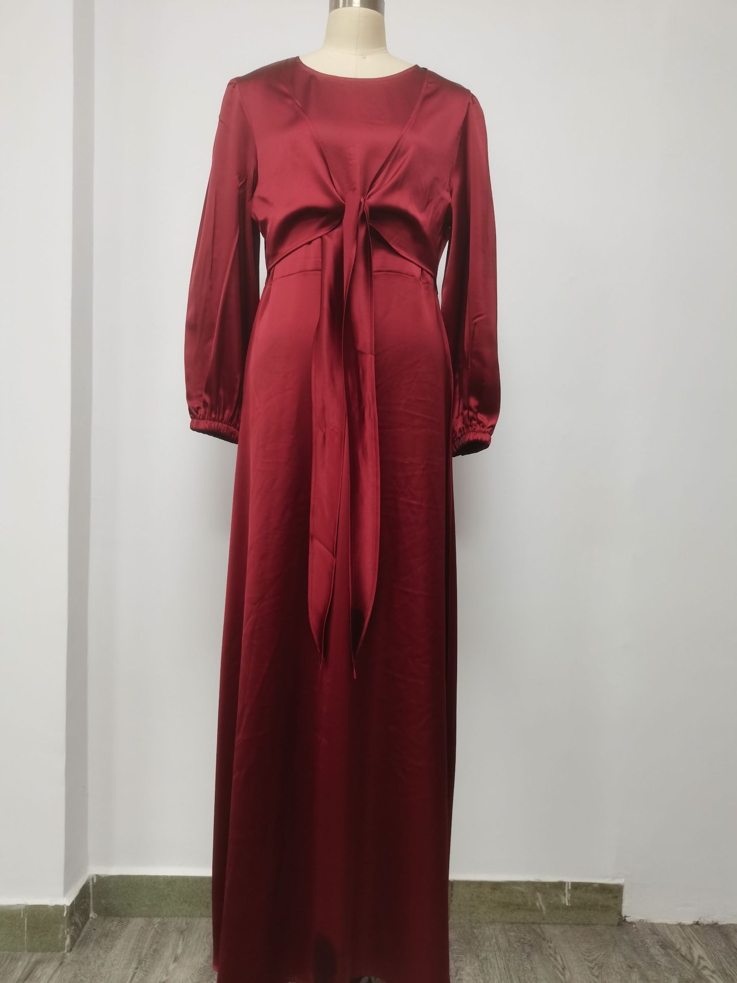 Dubai-Style Satin Kaftan Abaya – Modest Glamour for Women