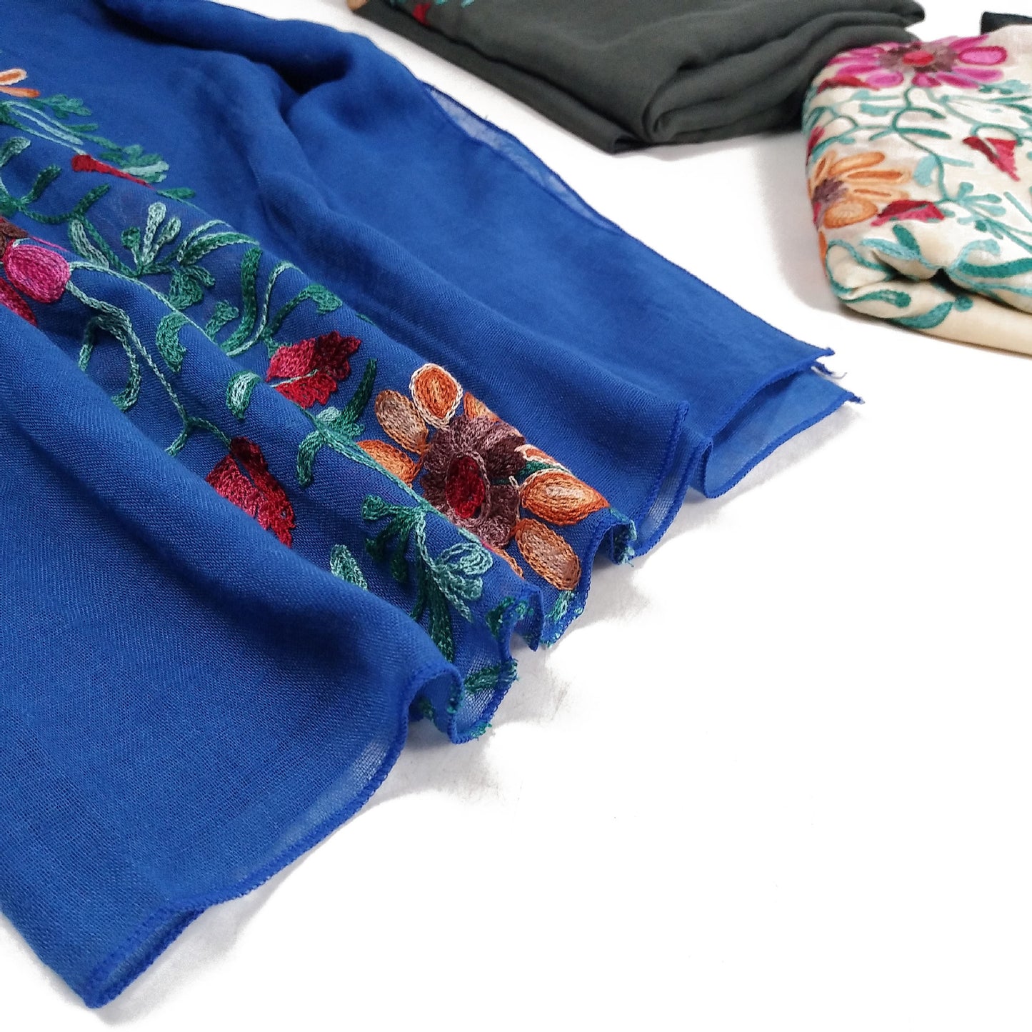 Big-Flower Embroidered Cotton-Linen Hijab Scarf – Floral Chic
