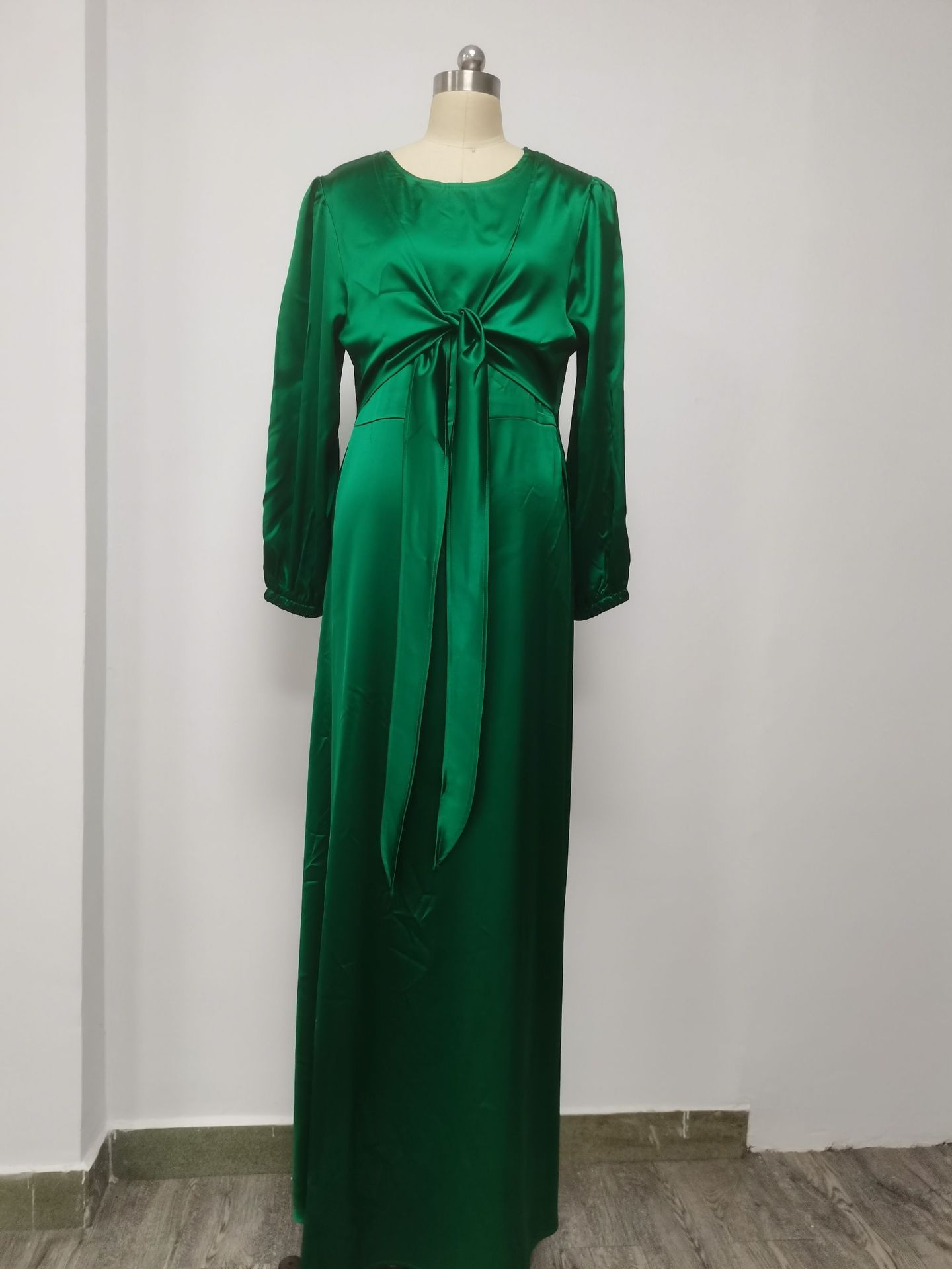 Dubai-Style Satin Kaftan Abaya – Modest Glamour for Women