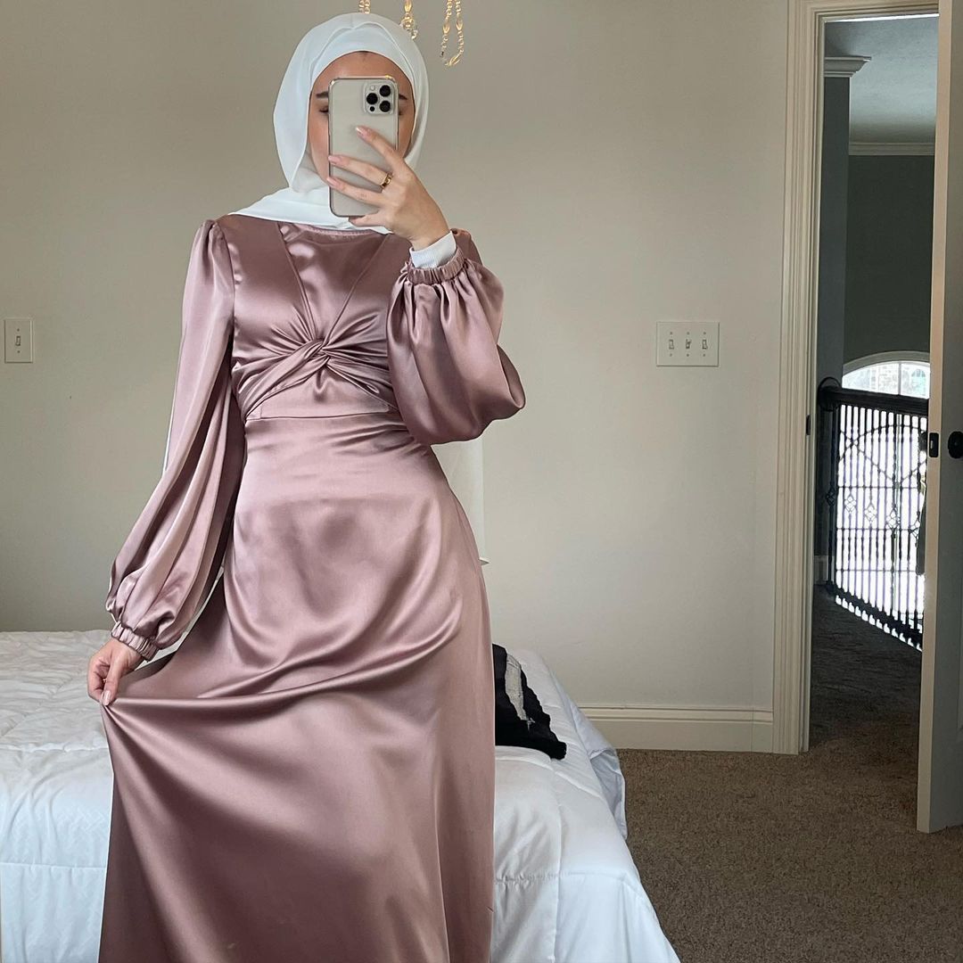 Dubai-Style Satin Kaftan Abaya – Modest Glamour for Women