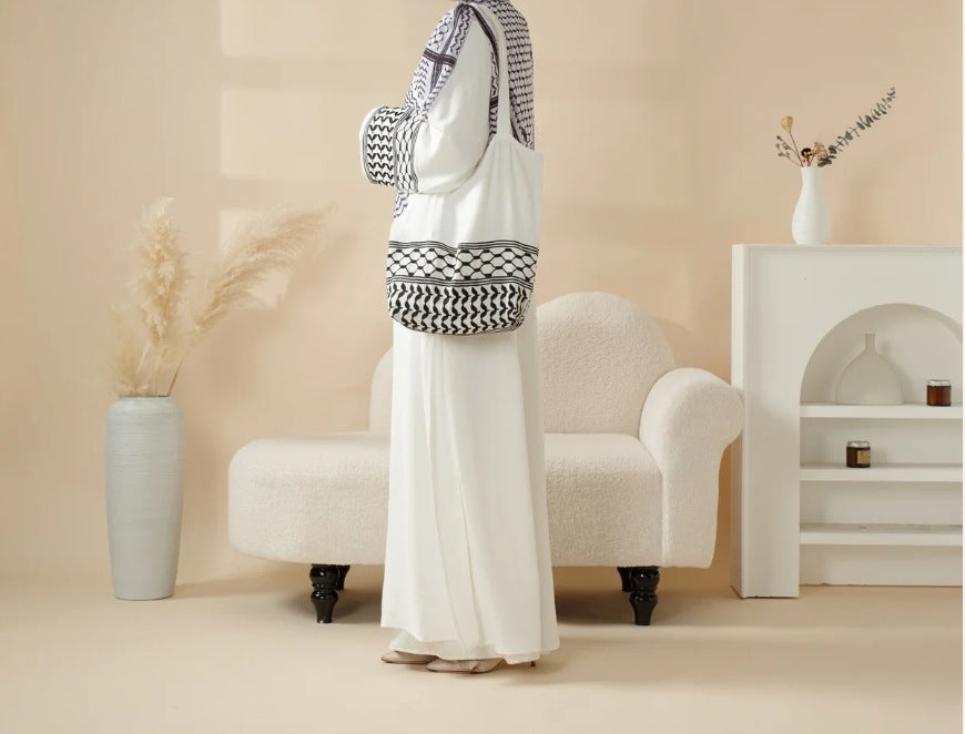 Keffiyeh-Style Abaya with Crossbody Bag – Modest & Statement