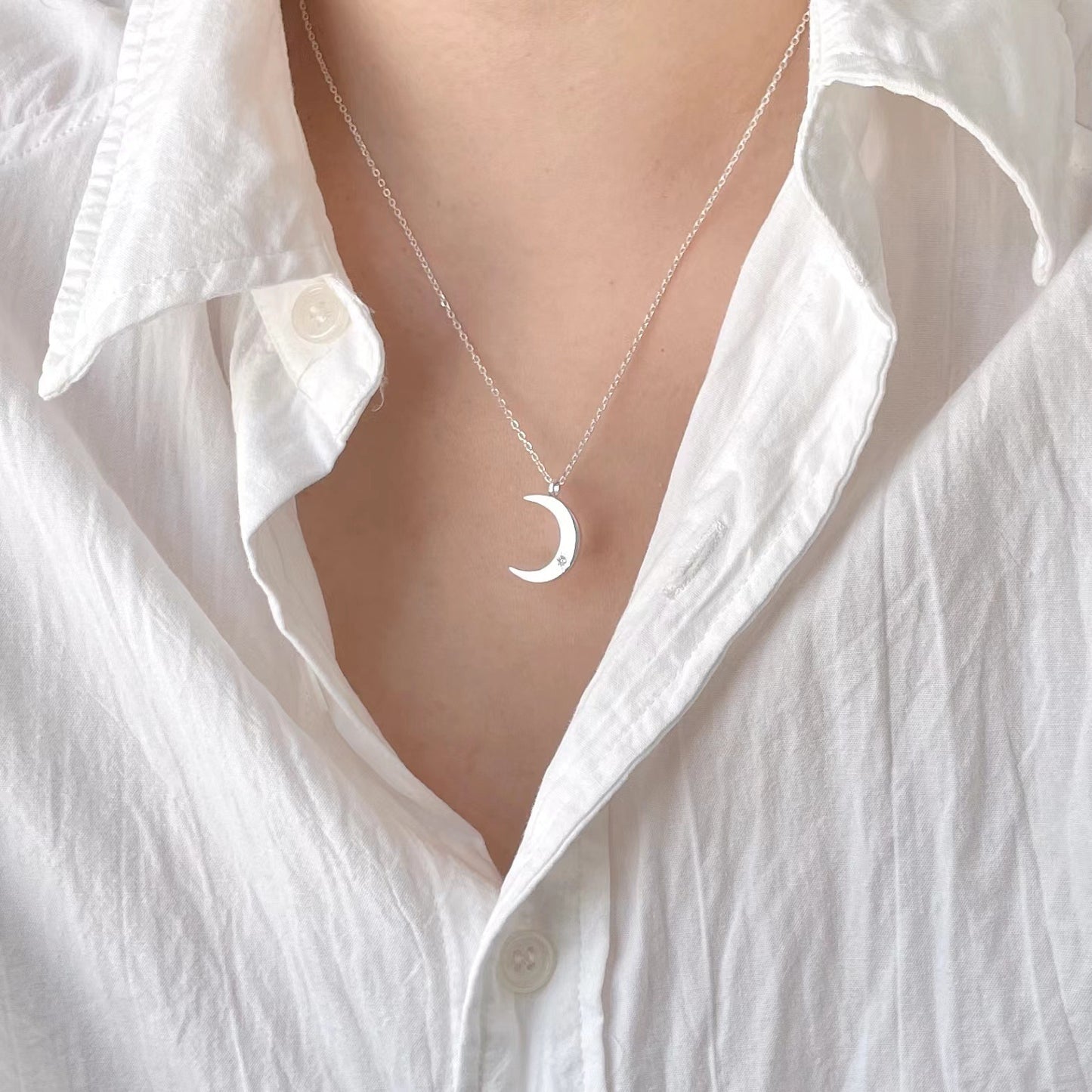 Moon Pendant Necklace in Sterling Silver – Diamond Touch